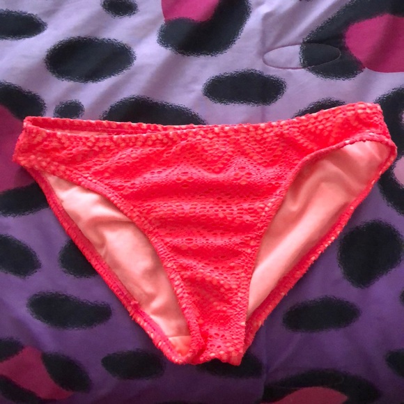 Bikini - Picture 2 of 3